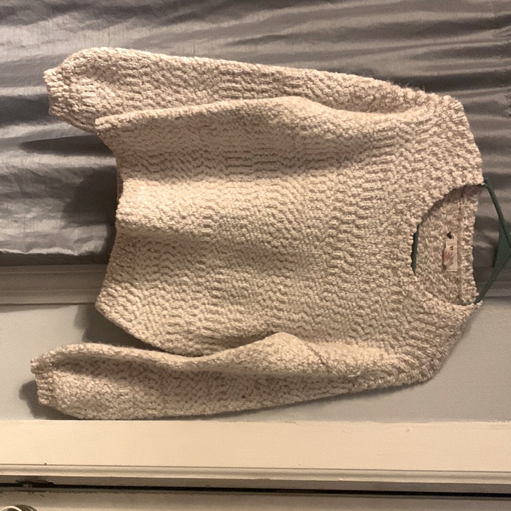 ❤️‍🔥 15 for $10❤️‍🔥 yes Lola sweater